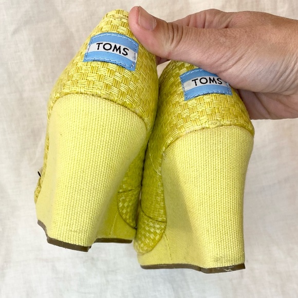 β¨Host Pickβ¨ Toms Espadrille Yellow Wedge Peep Toe Calypso Canvas Slip on Shoe - Picture 12 of 14